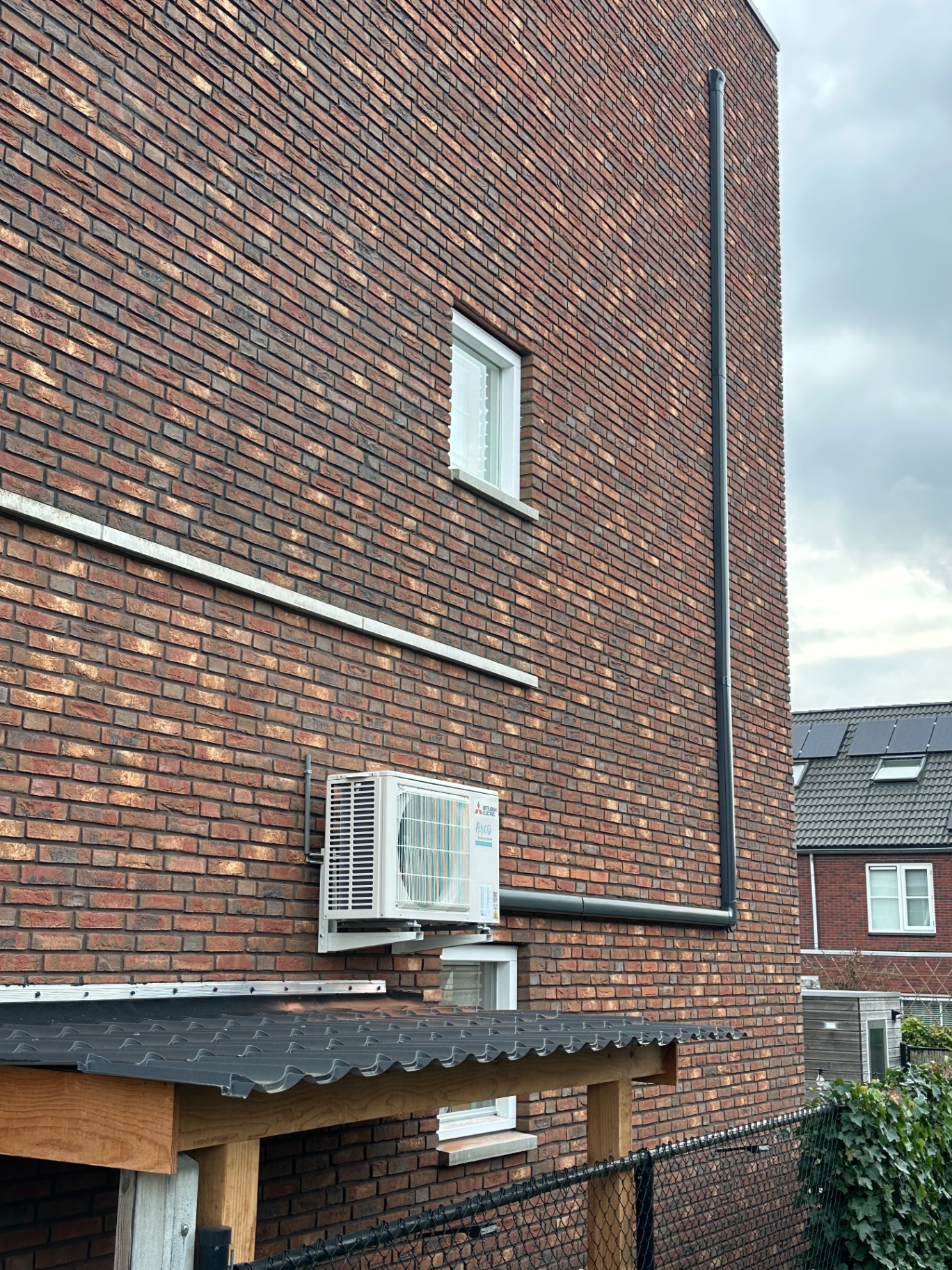 Mitsubishi Electric single-split aan bakstenen gevel